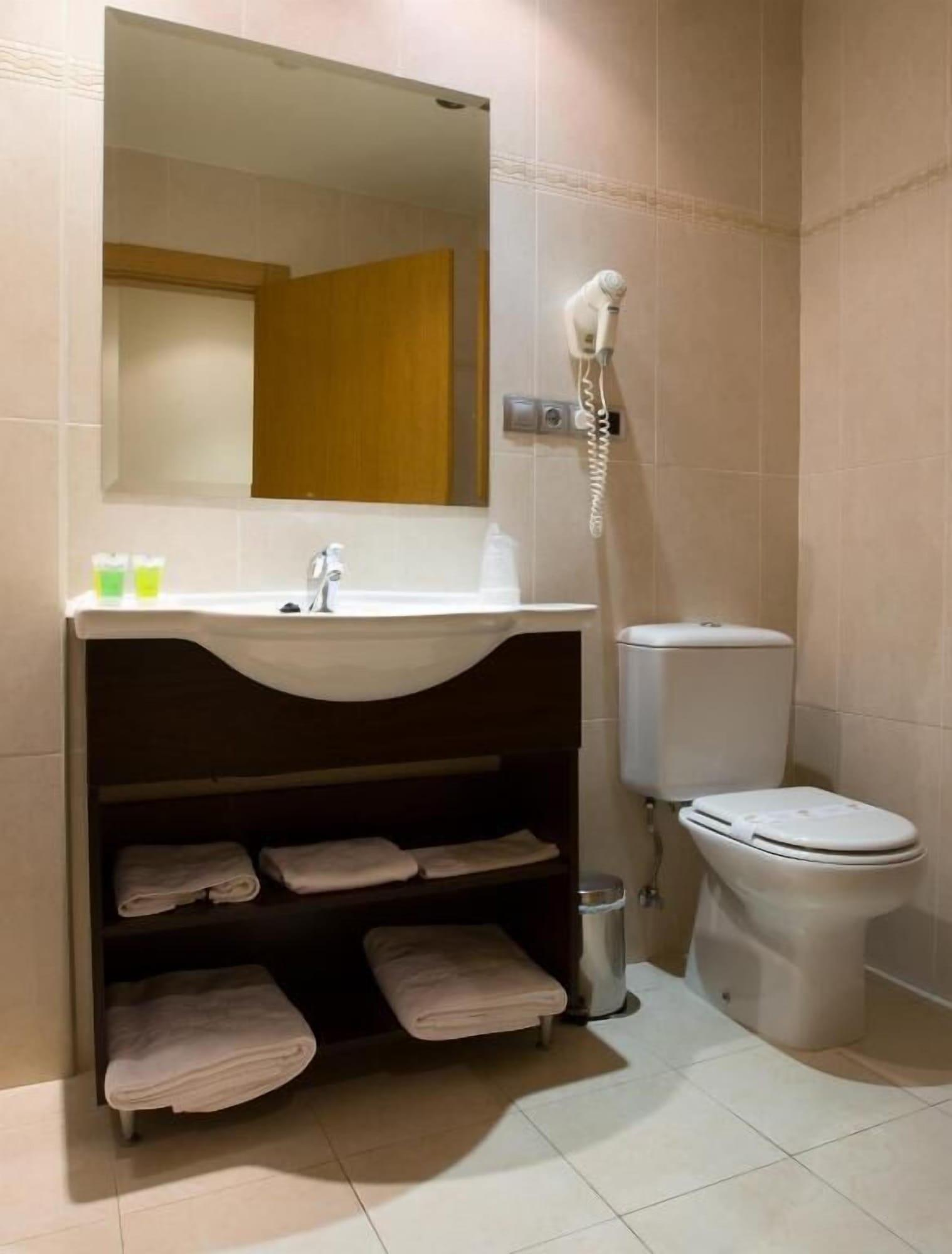 Hotel La Borona Gijon Bagian luar foto