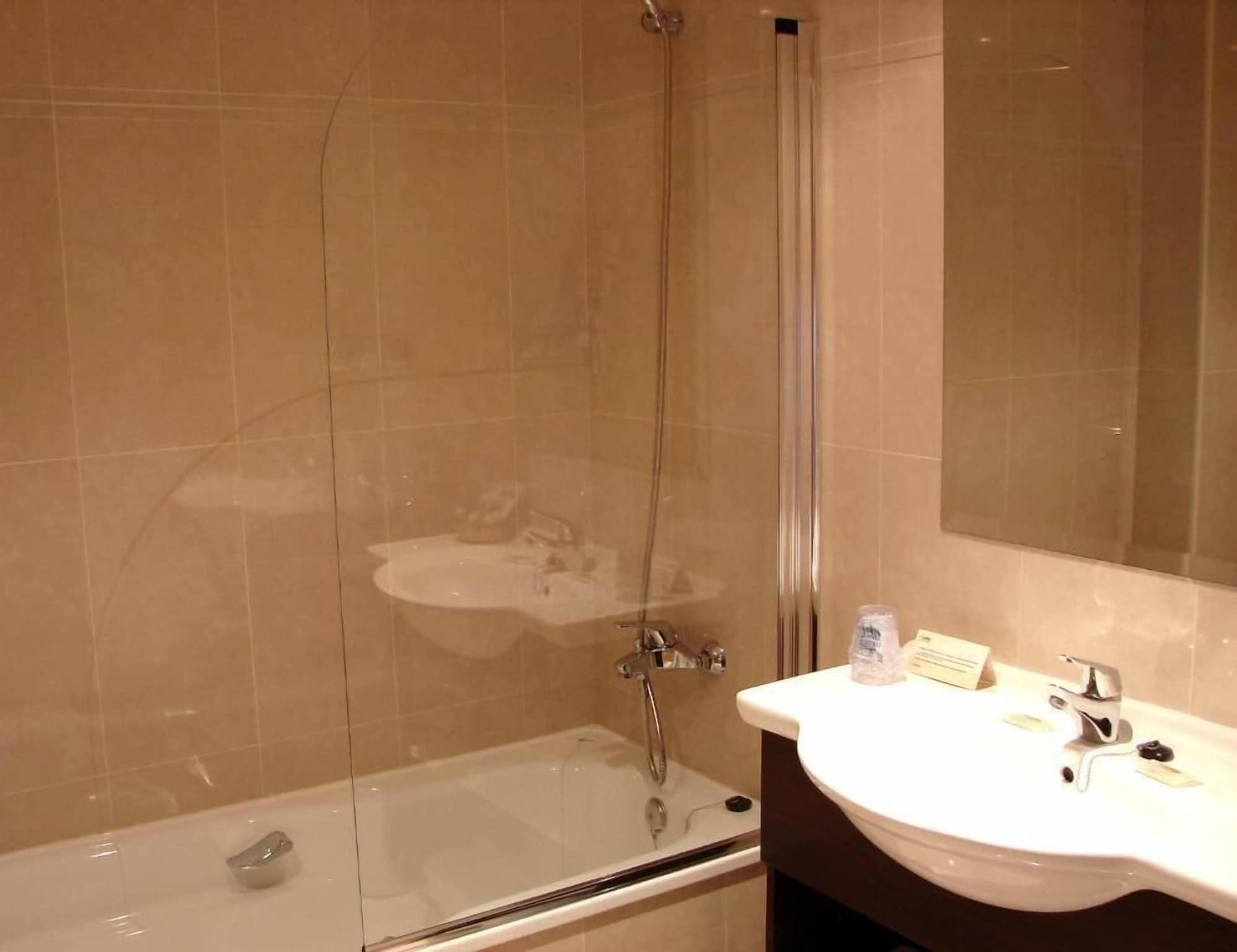 Hotel La Borona Gijon Bagian luar foto