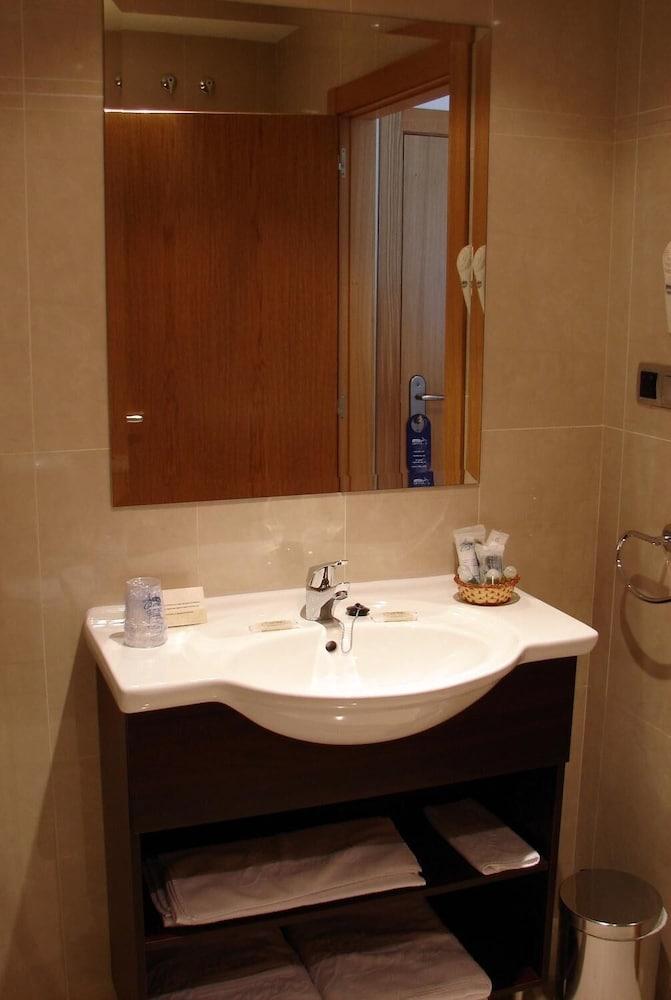 Hotel La Borona Gijon Bagian luar foto